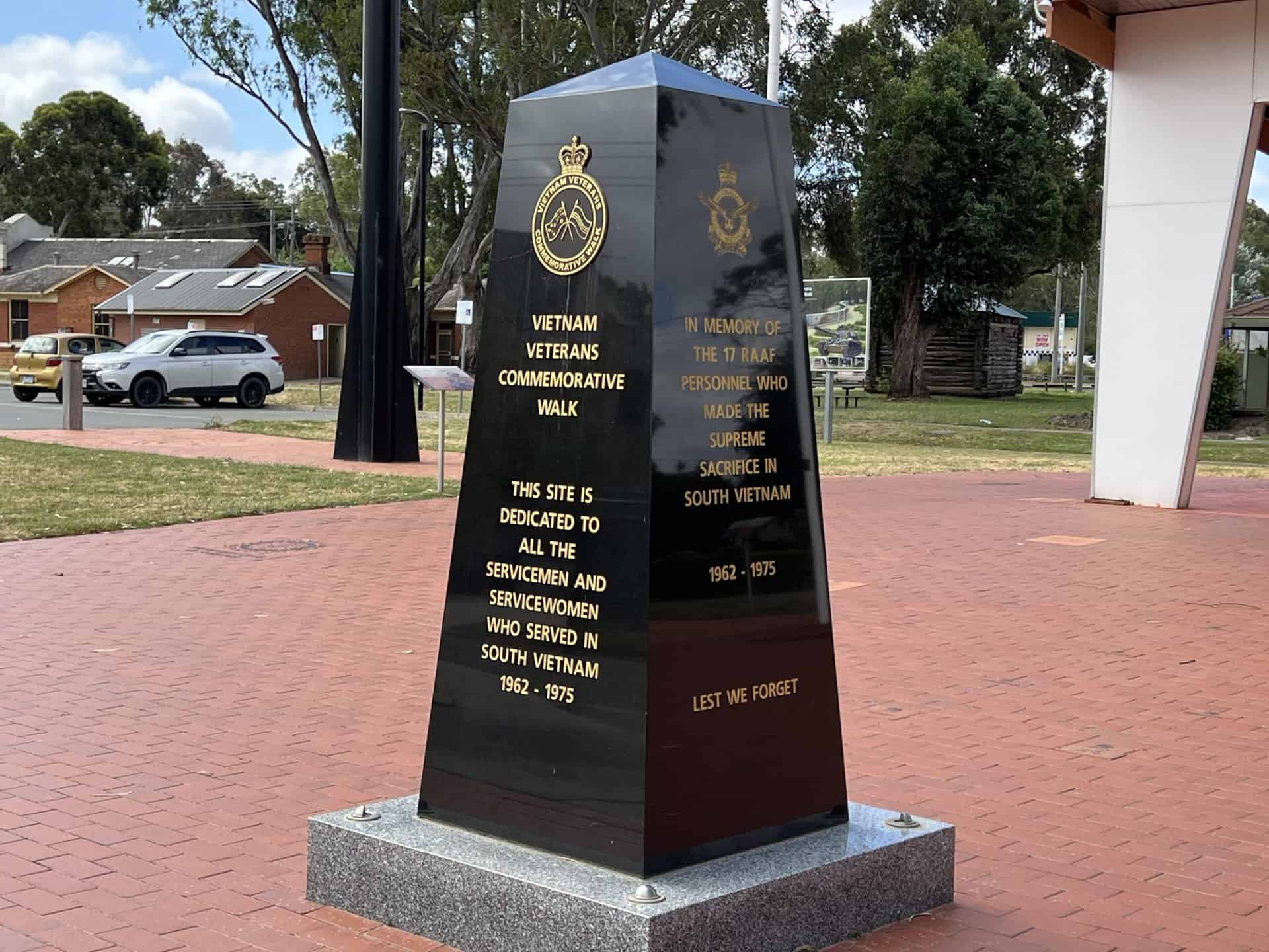 Seymour vietnam veterans commemorative walk avenues of honour